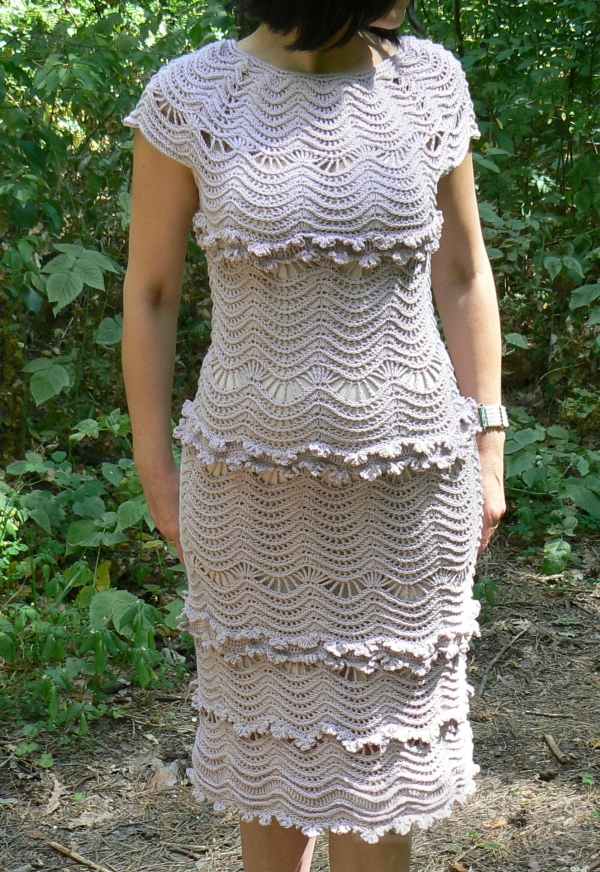 Вязаное платье ручной работы