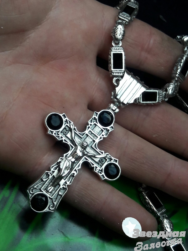 Серебряная цепочка с крестом и камнями о